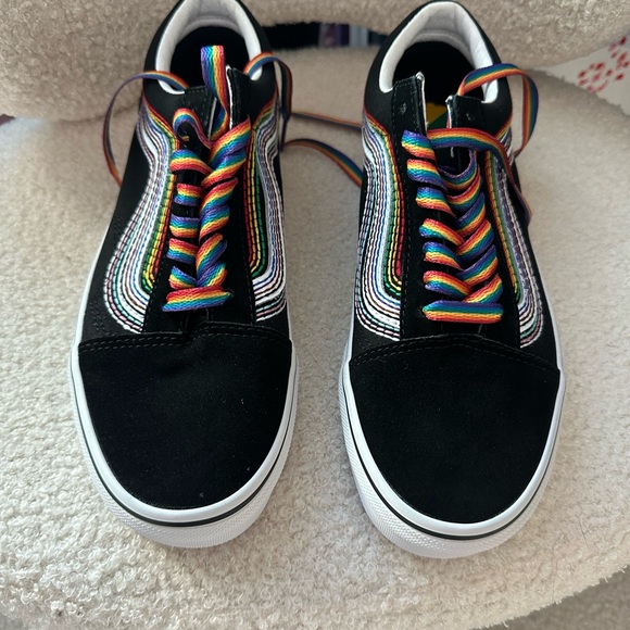 Vans Shoes - Vans “Old Skool” Sneakers Size 6.5 men/8 women